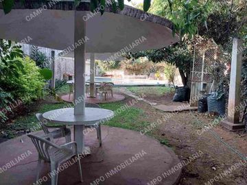 VENTA CASA COL. MARAVILLAS, EN UN NIVEL. 
PRIVADA CERRADA CON PORTÓN ELÉCTRICO.