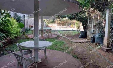 VENTA CASA COL. MARAVILLAS, EN UN NIVEL. 
PRIVADA CERRADA CON PORTÓN ELÉCTRICO.