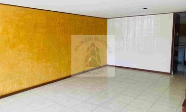 VENTA CASA EXCELENTE UBICACIÓN CERCA DE PASEO DESTINO 11 SUR Y MARGARITAS DENTRO DE FRACCIONAMIENTO solo recursos propios REMATE