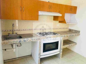 VENTA CASA EXCELENTE UBICACIÓN CERCA DE PASEO DESTINO 11 SUR Y MARGARITAS DENTRO DE FRACCIONAMIENTO