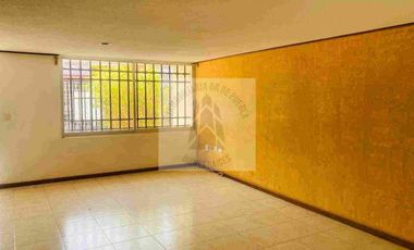 VENTA CASA EXCELENTE UBICACIÓN CERCA DE PASEO DESTINO 11 SUR Y MARGARITAS DENTRO DE FRACCIONAMIENTO solo recursos propios REMATE
