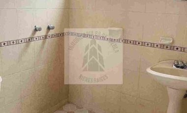 VENTA CASA EXCELENTE UBICACIÓN CERCA DE PASEO DESTINO 11 SUR Y MARGARITAS DENTRO DE FRACCIONAMIENTO solo recursos propios REMATE