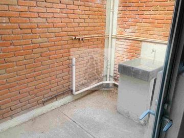 VENTA CASA EXCELENTE UBICACIÓN CERCA DE PASEO DESTINO 11 SUR Y MARGARITAS DENTRO DE FRACCIONAMIENTO