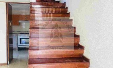 VENTA CASA EXCELENTE UBICACIÓN CERCA DE PASEO DESTINO 11 SUR Y MARGARITAS DENTRO DE FRACCIONAMIENTO solo recursos propios REMATE