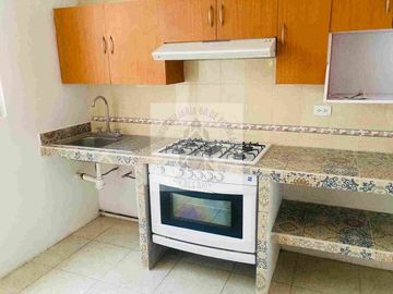 VENTA CASA EXCELENTE UBICACIÓN CERCA DE PASEO DESTINO 11 SUR Y MARGARITAS DENTRO DE FRACCIONAMIENTO