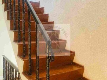 VENTA CASA EXCELENTE UBICACIÓN CERCA DE PASEO DESTINO 11 SUR Y MARGARITAS DENTRO DE FRACCIONAMIENTO