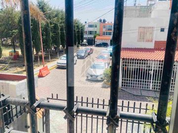 VENTA CASA EXCELENTE UBICACIÓN CERCA DE PASEO DESTINO 11 SUR Y MARGARITAS DENTRO DE FRACCIONAMIENTO