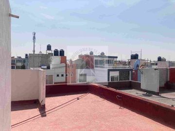 VENTA CASA EXCELENTE UBICACIÓN CERCA DE PASEO DESTINO 11 SUR Y MARGARITAS DENTRO DE FRACCIONAMIENTO