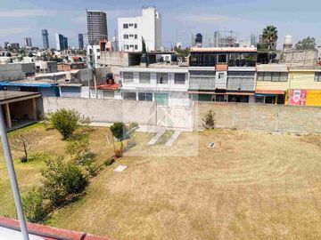 VENTA CASA EXCELENTE UBICACIÓN CERCA DE PASEO DESTINO 11 SUR Y MARGARITAS DENTRO DE FRACCIONAMIENTO