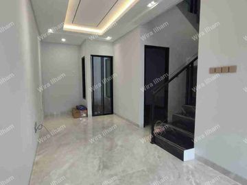 3Lantai Jaksel Dekat Citos dan Ragunan, 4Kamar Tidur