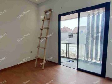 3Lantai Jaksel Dekat Citos dan Ragunan, 4Kamar Tidur