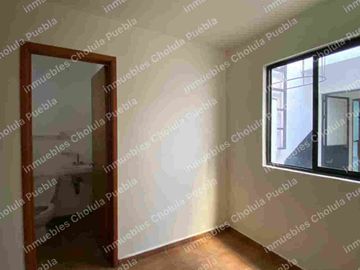 Vive en uno de los mejores y más seguros fraccionamientos de Puebla, residencia en renta en Jardines de Zavaleta.