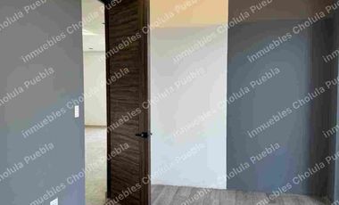 Aprovecha esta oportunidad de vivir a unos metros de un centro comercial con todos los servicios en San Pedro Cholula y a unos minutos de la UDLAP, extraordinaria opción de inversión. Departamento nuevo de 2 habitaciones en venta.