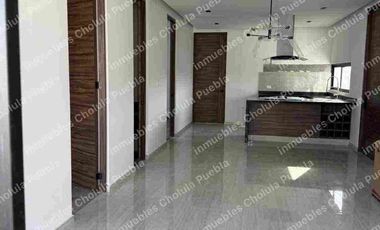 Aprovecha esta oportunidad de vivir a unos metros de un centro comercial con todos los servicios en San Pedro Cholula y a unos minutos de la UDLAP, extraordinaria opción de inversión. Departamento nuevo de 2 habitaciones en venta.