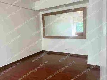 Rare 2Br in Eastwood Parkview Tower 2 for Lease