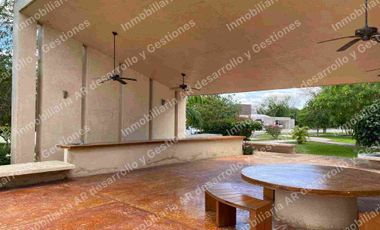 Lote de 615.9m2 Privada Residencial Jardines de Rejoyada Zona Norte de Merida