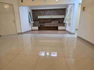 Rumah Dijual ! singgasana pradana bandung hadap timur