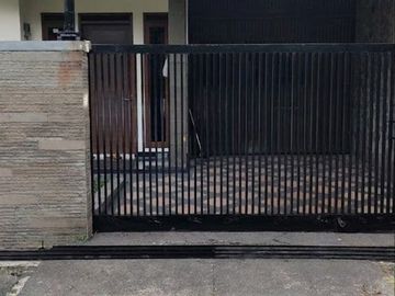 Rumah Strategis Batununggal Bandung Garasi dan Carport