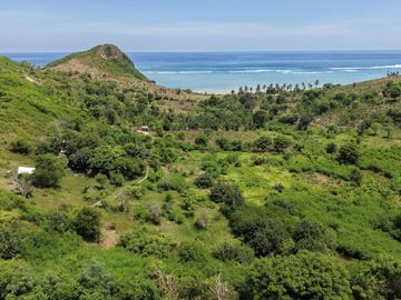 Tanah pantai di Kuta dekat Tanjung Aan