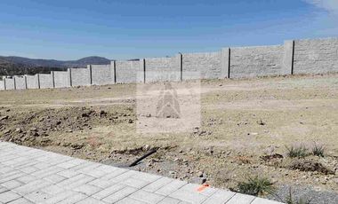 Se Vende terreno el Lomas de Angelopolis 
Cluster Vilansa  A unos metros de GRAN RESERVA, menos de 5 min de nuevo Chedraui o Cascatta 
A un lado de parque Aguascalientes 
Lejos del río