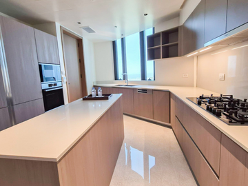 For Rent Brand New 3 bedroom Aurelia Residences condo near High Street Mckinley Hill condo for rent