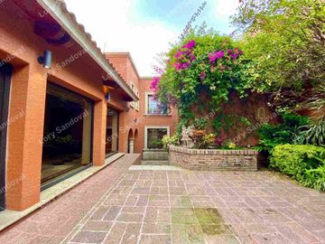 ENORME Y HERMOSA CASA EN RENTA EN LOMAS DE CHAPULTEPEC