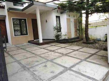 Dijual Rumah di TRASAN Bandongan dekat jalan raya, 3 menit ke KOTA MAGELANG