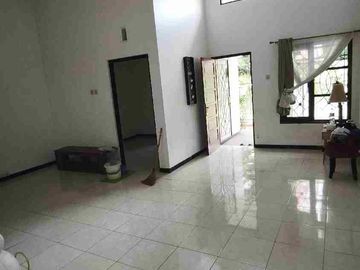 Dijual Rumah di TRASAN Bandongan dekat jalan raya, 3 menit ke KOTA MAGELANG