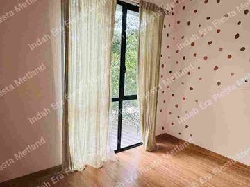 Rumah Bagus siap Huni ada canopy Cendana spring Lippo milenium