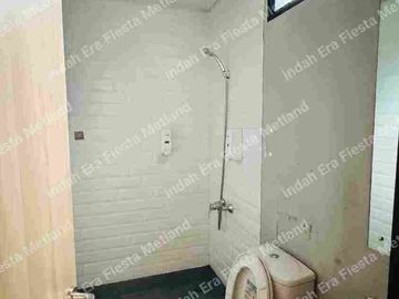 Rumah Bagus siap Huni ada canopy Cendana spring Lippo milenium