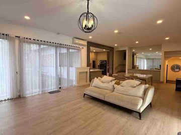 Dijual Rumah Mewah Furnished De Park Cluster Heliconia Bsd City Tangerang