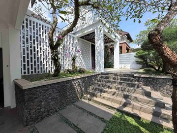 Dijual Rumah Mewah Furnished De Park Cluster Heliconia Bsd City Tangerang