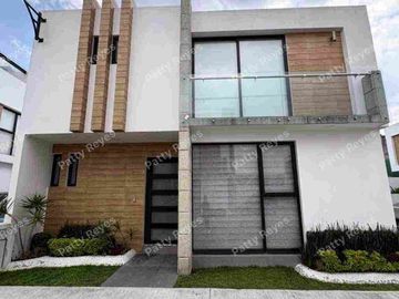 Casa en RENTA Toluca, zona Galerías Toluca.