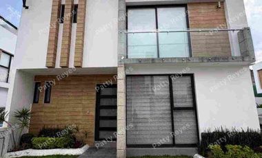 Casa en RENTA Toluca, zona Galerías Toluca.