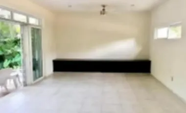 HERMOSA CASA ESTA ESPERANDO POR TI