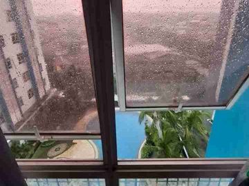 Jual murah apartemen Metropolis dekat Ubaya Hgb Bisa Kpr lantai 9 furnish view  pool