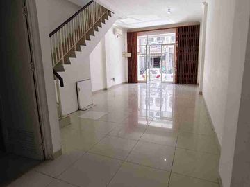 Disewakan Ruko Grand Galaxy 3 lantai siap pakai terawat ada AC dekat jl raya bulevard