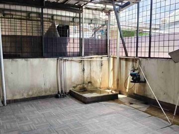 Disewakan Ruko Grand Galaxy 3 lantai siap pakai terawat ada AC dekat jl raya bulevard