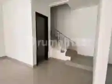 TERMURAH DI PIK2 Rumah uk 8x12,5 sudah SHM