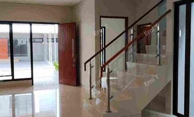 Rumah 2 lantai dekat dengan Labschool Cibubur
