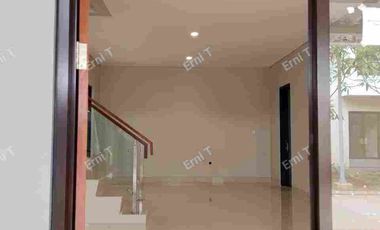 Rumah 2 lantai dekat dengan Labschool Cibubur