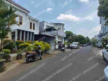 RUMAH MEWAH CLUSTER JALAN LANDAK 9x20. 4 KAMAR. SEMI FURNISH. FREE AC & WATERHEATER