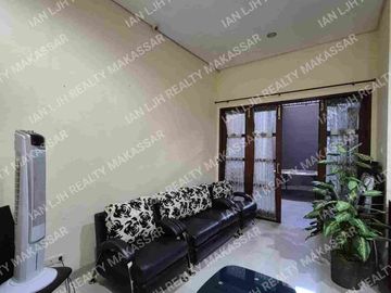 RUMAH MEWAH CLUSTER JALAN LANDAK 9x20. 4 KAMAR. SEMI FURNISH. FREE AC & WATERHEATER