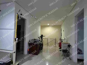 RUMAH MEWAH CLUSTER JALAN LANDAK 9x20. 4 KAMAR. SEMI FURNISH. FREE AC & WATERHEATER