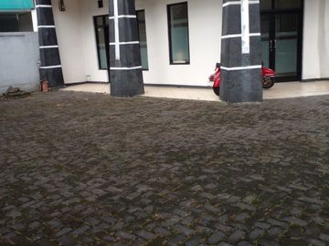 Gedung serbaguna 3 lantai hoek bebas banjir dekat terminal cicaheum Bandung