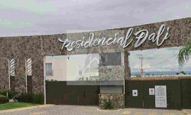 VENTA DE CASA EN FRACCIONAMIENTO DALI RESIDENCIAL CERCA DE VW OUTLET CARRETERA A MEXICO CUATLANCINGO CORREDOR INDUSTRIAL EXPLANADA  con amenidades alberca casa club vigilancia áreas verdes