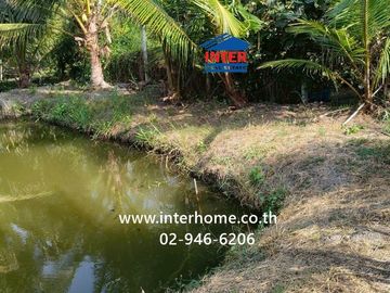100 square wah (approximately 400 square meters) vacant land for sale. Located near Ban Bang Ho School, Soi Rong Nam Tan Jae Joy, Phetkasem Road (High