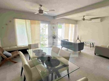 Hermosa y Acogedora Casa de 3 Recámaras en Mallorca 3 Polígono Sur