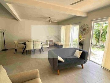 Hermosa y Acogedora Casa de 3 Recámaras en Mallorca 3 Polígono Sur