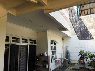 Rumah Bekas Kos Jalan Siwalankerto cocok untuk mahasiswa UK. Petra hanya jalan kaki